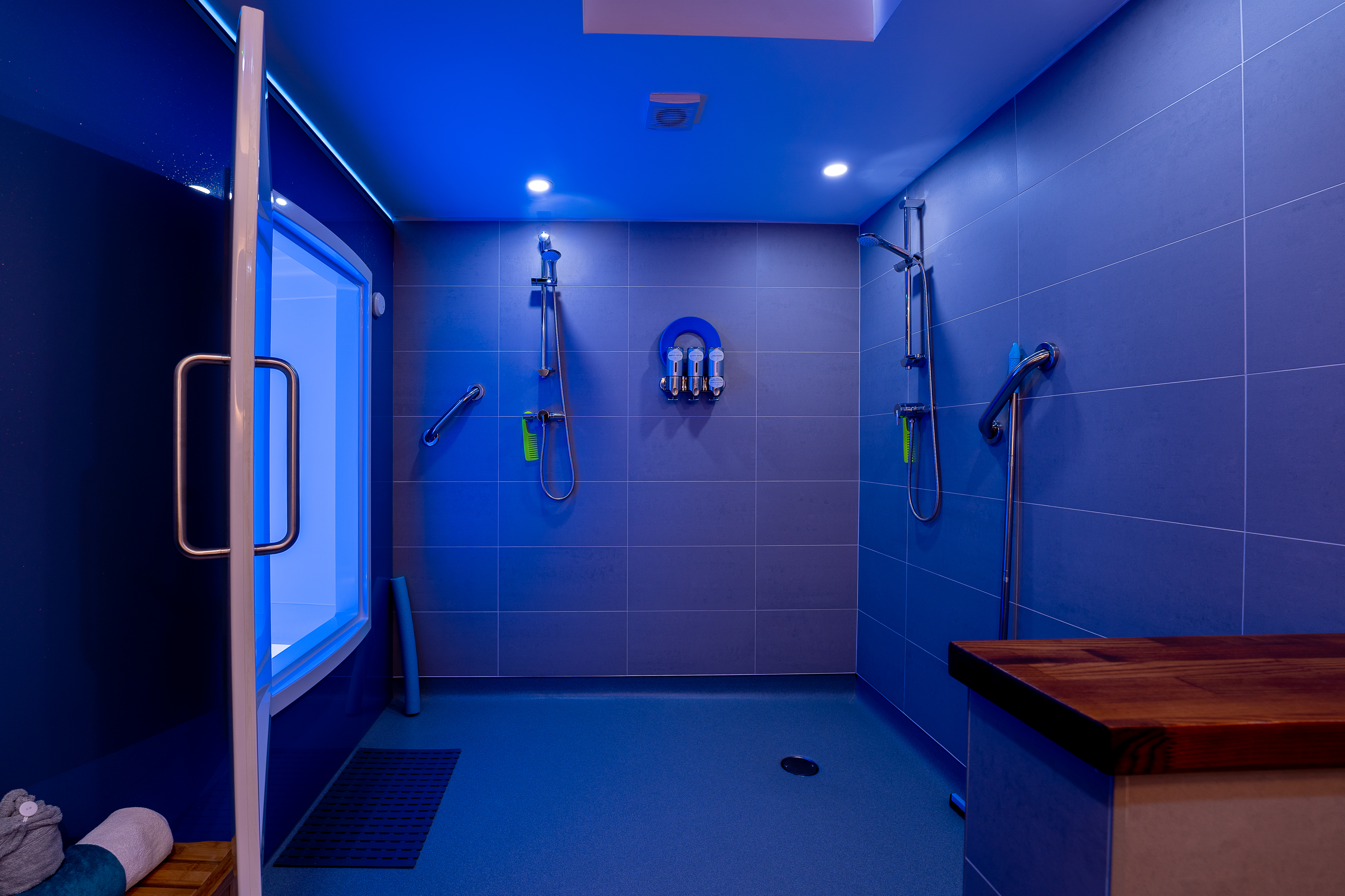 7th Heaven Float Room 2